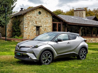 Toyota показала дизайн будущего кроссовера C-HR